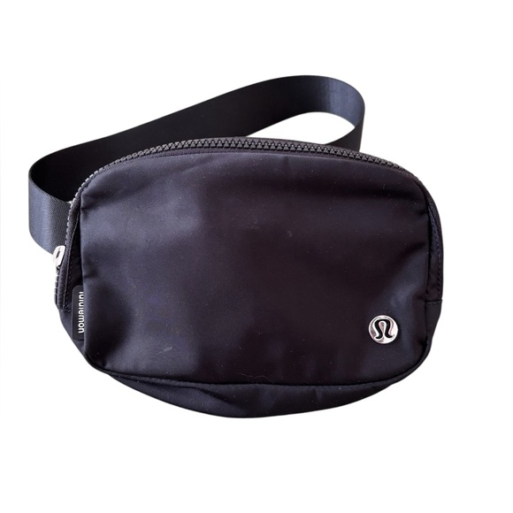 Lululemon Everywhere Belt Bag - Picture 2 of 7